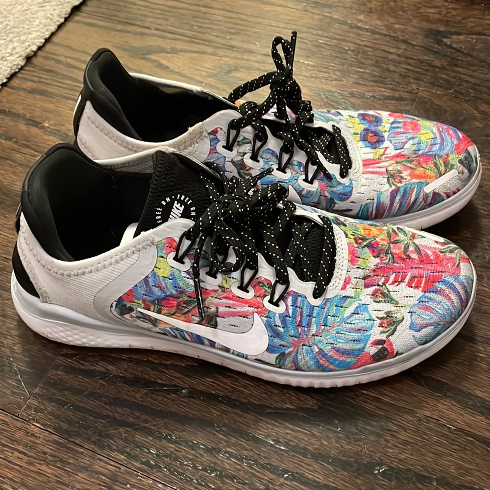 Floral NIKE Free RN gym shoes